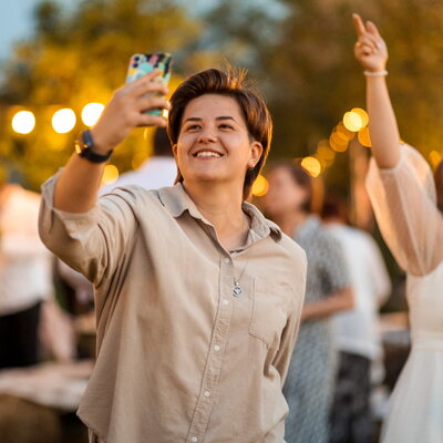 Ведущая Яна Судакова